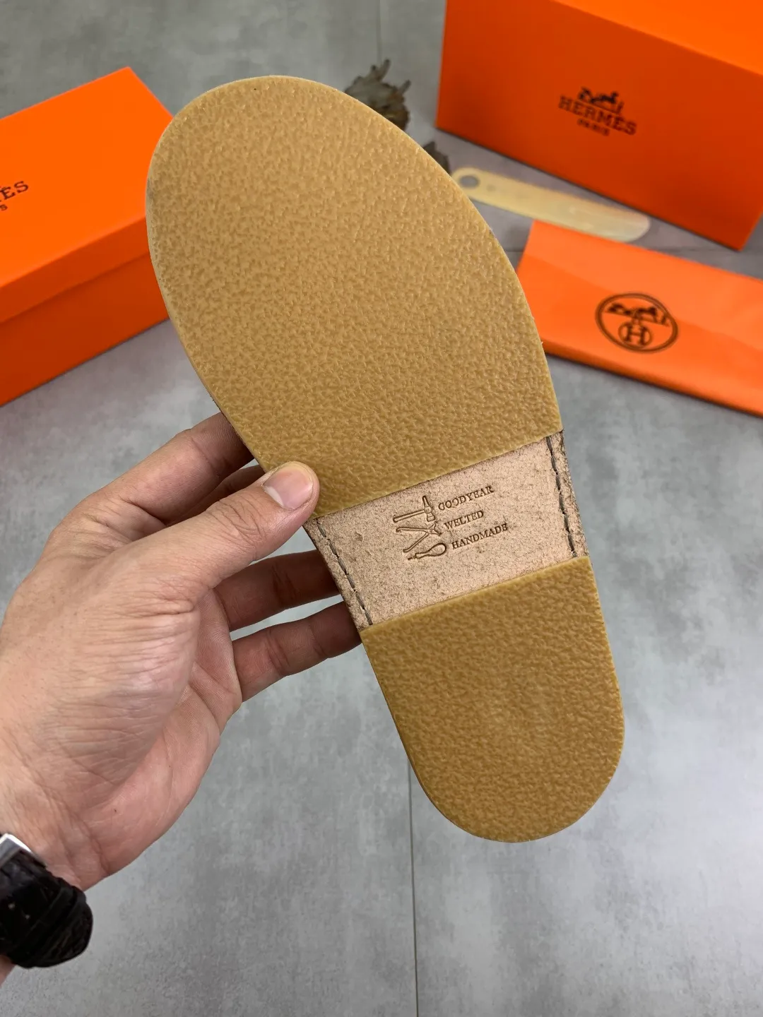 Men's men's shoes 💰P360 new model (genuine leather outsole series) new colors are coming simultaneously on the official website [HERMES] Hermès series: original development, original anatomy display, exclusive outsole [Material] Sole: original genuine leather sole with cow essence film 🌸. Fabric Original calfskin Lining: Imported cowhide, delicate and soft Code number: 38-44